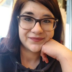 Meet your Posher, Angie